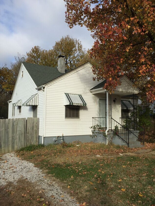 Primary Photo - Very nice and LARGE 1 bed House for rent C...
