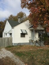 Building Photo - Very nice and LARGE 1 bed House for rent CLOSE TO MSU!