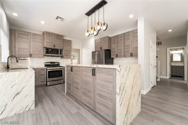 Foto del edificio - 1583 Comfort Hills St