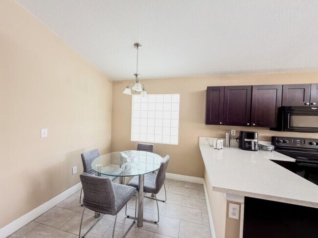 Foto del edificio - 775 NW 165th Ave
