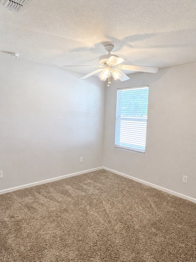 Building Photo - 204 Hayworth Ct