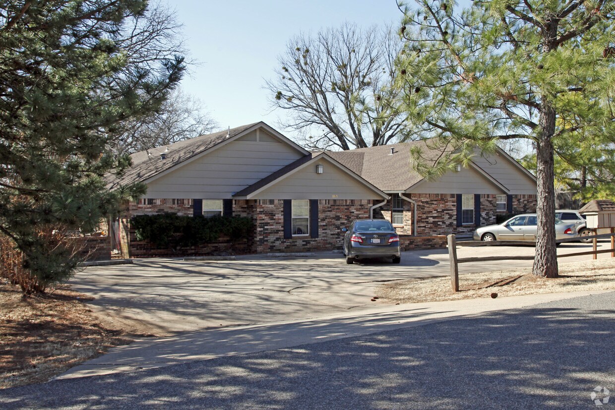 1815 E College Ave, Guthrie, OK 73044 Apartments in Guthrie, OK