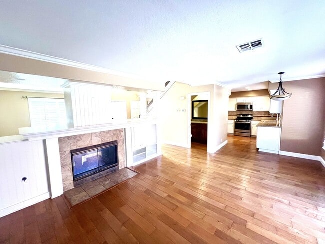 Building Photo - Beautiful 4 Bedroom, 2.5 Bath Single Famil...