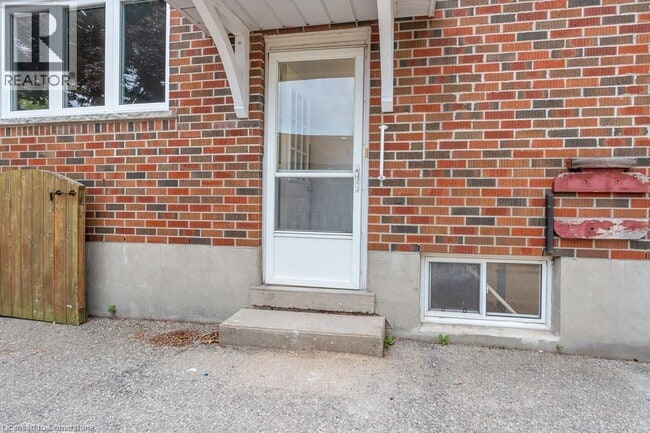 Building Photo - 34 Windermere Crescent