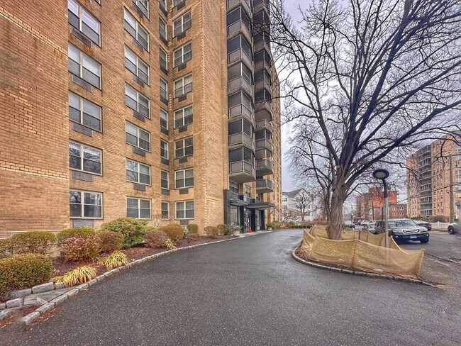 Building Photo - 50 Glenbrook Rd