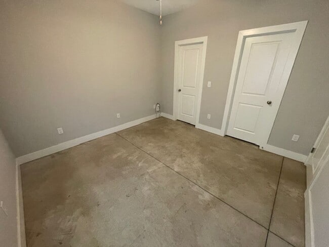 Building Photo - 2906/08 W 55th