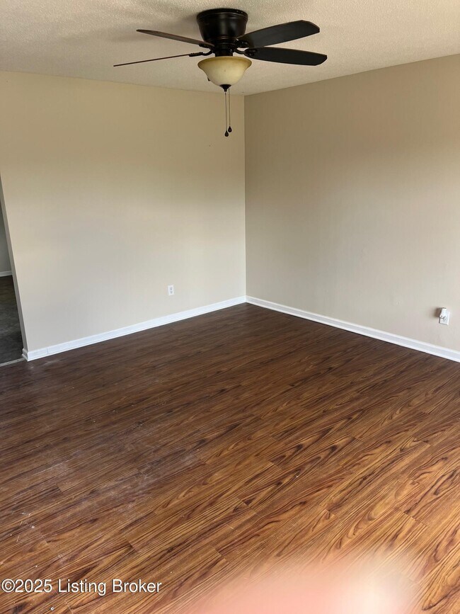 Foto del edificio - 1709 Cliff Ridge Ct