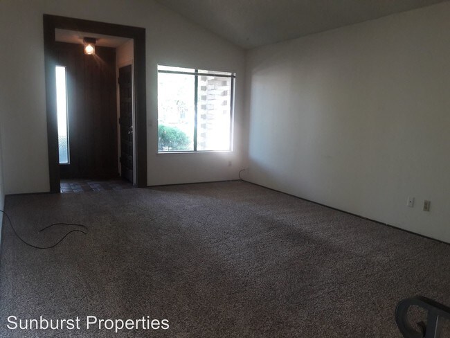 Foto del edificio - 7801-7803 Serrano Ct