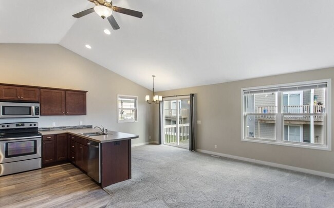 Foto del edificio - 3244 Birch Creek Ct SE