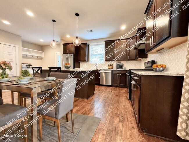 Foto del edificio - Beautiful 3 bd 2.5 bath cottage in East Na...