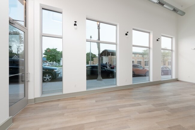 Building Photo - 2563 S Kinnickinnic Ave