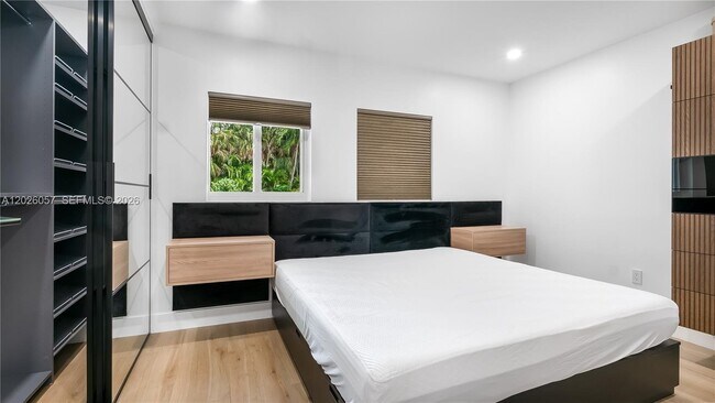 Foto del edificio - 2539 S Bayshore Dr