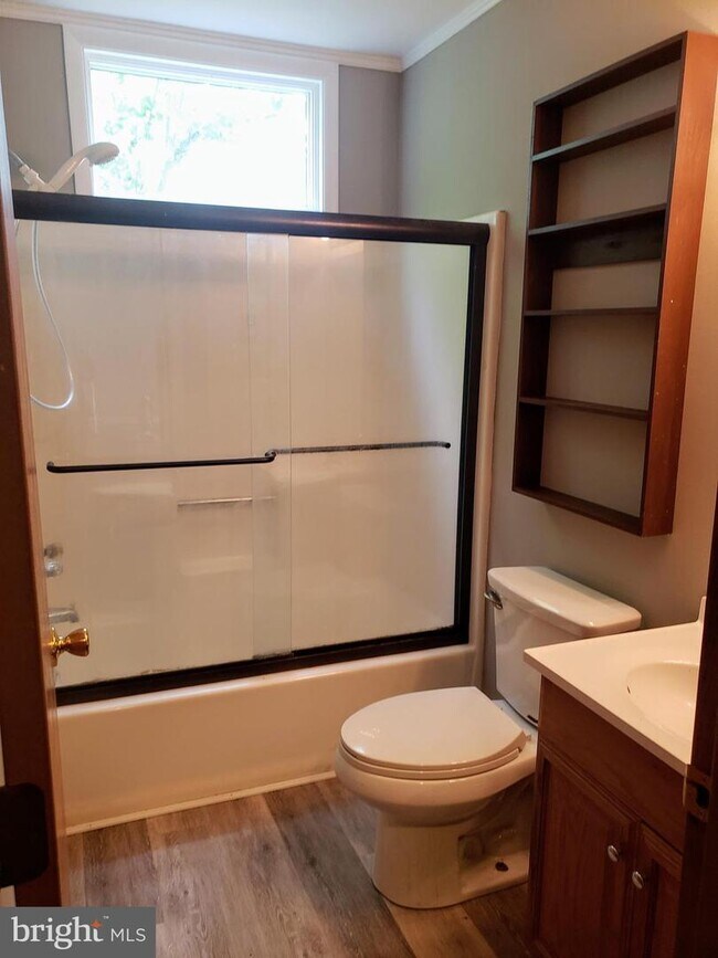 Foto del edificio - 115 Perry Dr