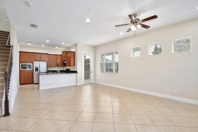 Foto del edificio - Beautiful 3/2.5 Spacious Townhome with a L...