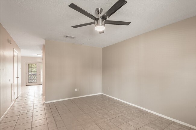 Building Photo - 2521 Crosstimbers Dr