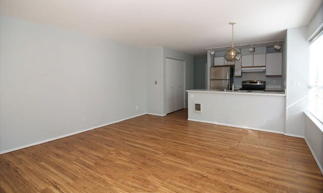 Interior Photo - The Crest On Belmont
