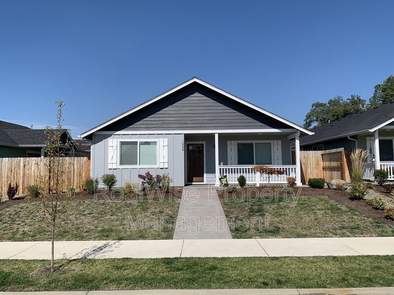 1006 SW L St, Grants Pass, OR 97526 House Rental in Grants Pass, OR