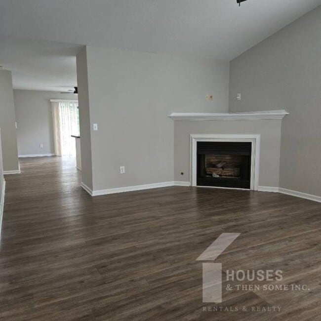 Photo - 20 Laurelhurst Ct House