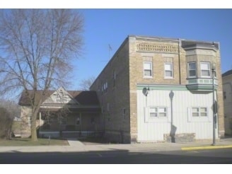 Building Photo - 102-106 N Lake St