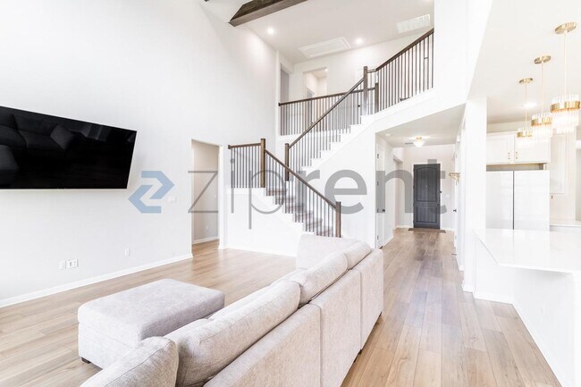 Building Photo - Unit