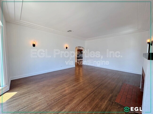 Foto del edificio - 3927 Degnan Blvd