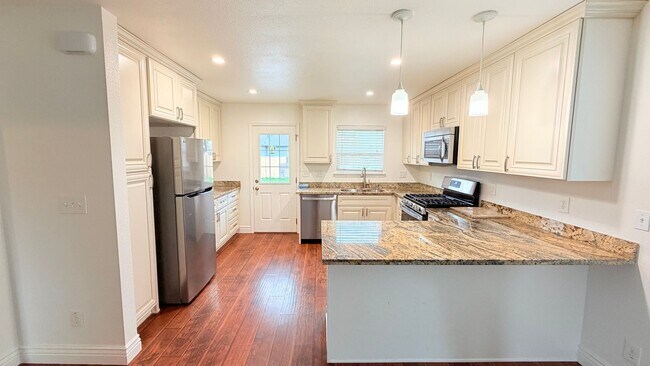 Building Photo - 14546 Merced St