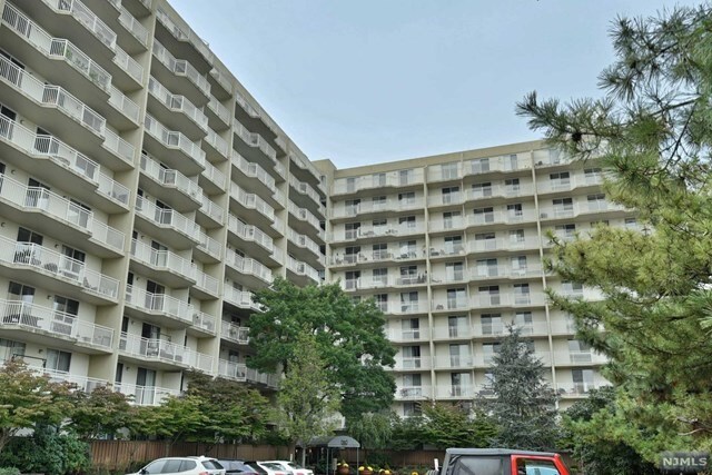 Primary Photo - 1055 River Rd