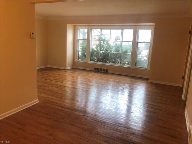 Building Photo - 17611 Chagrin Blvd