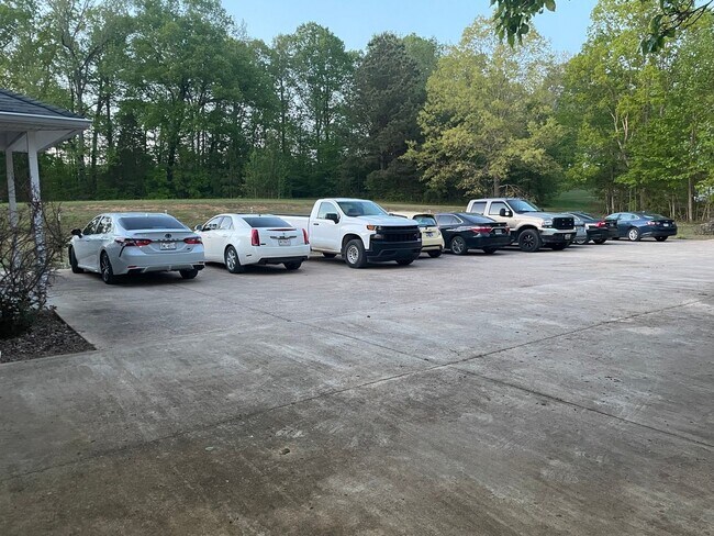 Foto del edificio - 174 Schools Dr