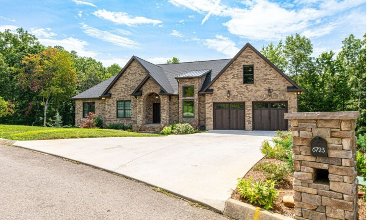 Foto principal - Knoxville 37918 - 4 bedroom 3.5 bath - cal...