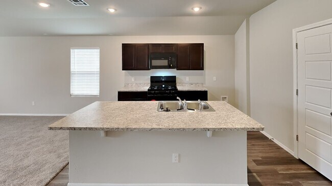 Foto del edificio - Very Nice 4 Bedroom 2 Bath Home in Yukon S...