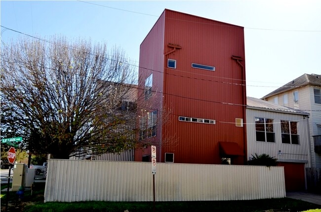 Building Photo - 5401 Lillian St