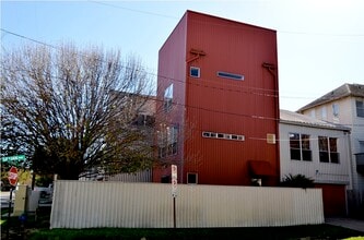 Building Photo - 5401 Lillian St