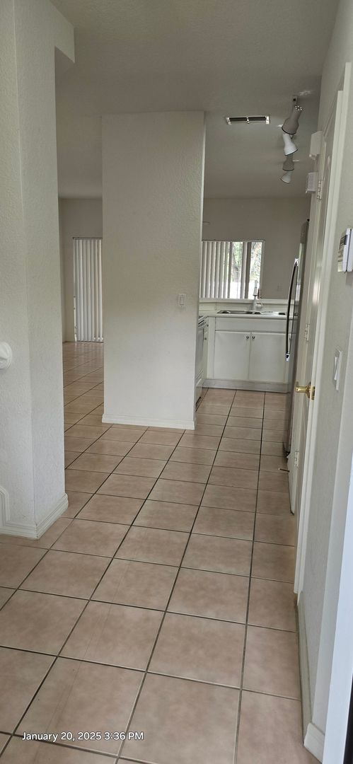 Building Photo - ***ONE FREE MONTH OF RENT Beautiful Clean ...