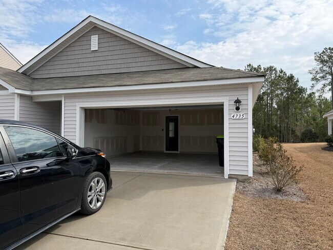 Foto del edificio - 4735 Cockatoo Dr