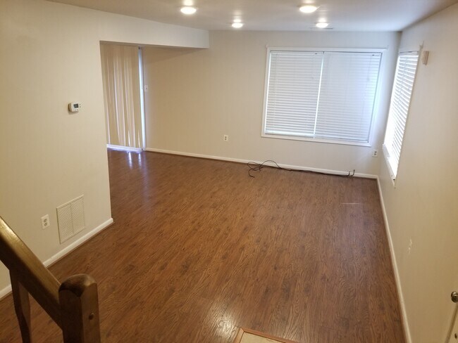 Sala de estar - 12906 Poppy Seed Ct