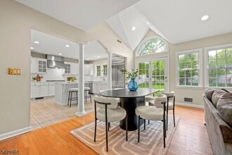 Building Photo - 33 Exeter Rd