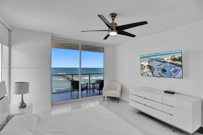 Building Photo - 16699 Collins Ave