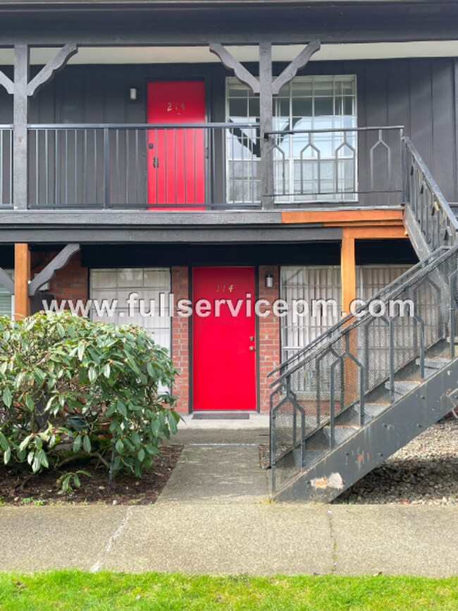 Building Photo - 3425 S 176th St