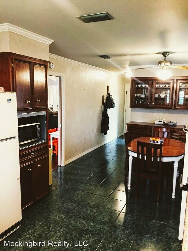 Building Photo - 3 br, 2 bath House - 609 Rock Hollow