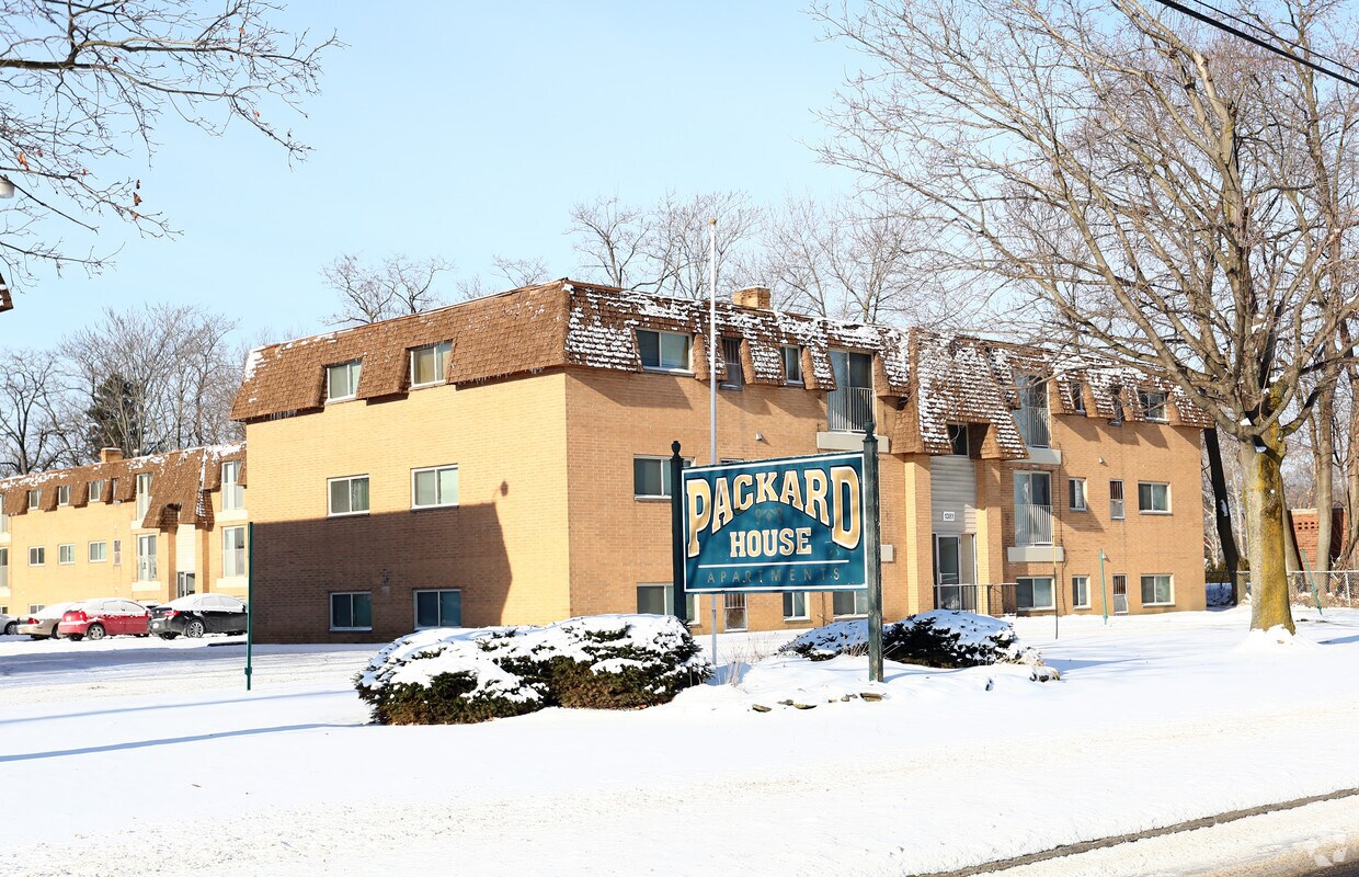Packard House Apartments Warren, OH