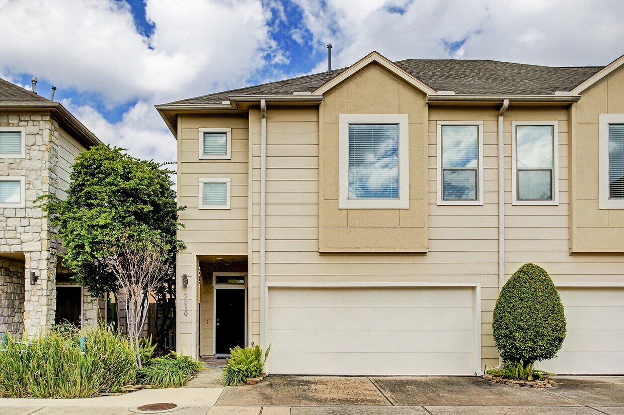 Foto principal - 3830 Center Plaza Dr