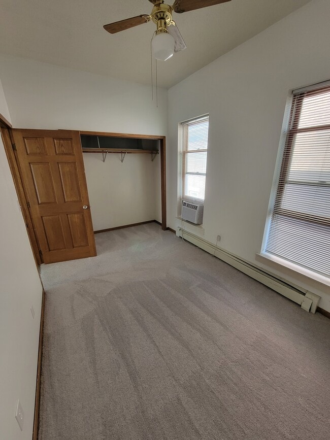 Building Photo - 1337 Main St