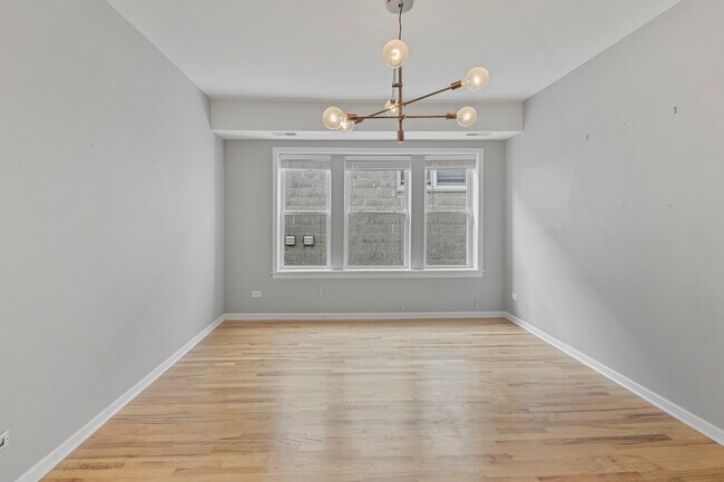 Foto del edificio - 1740 W Foster Ave