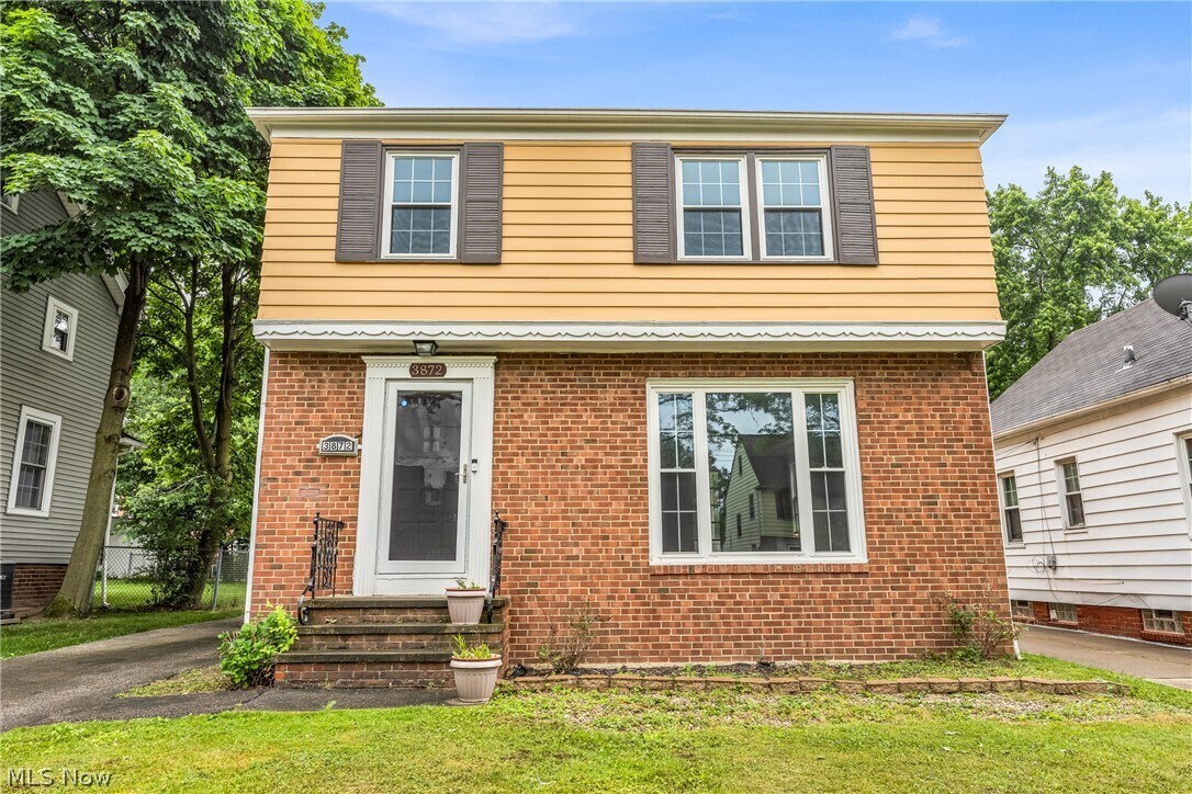 Primary Photo - 3872 Grosvenor Rd