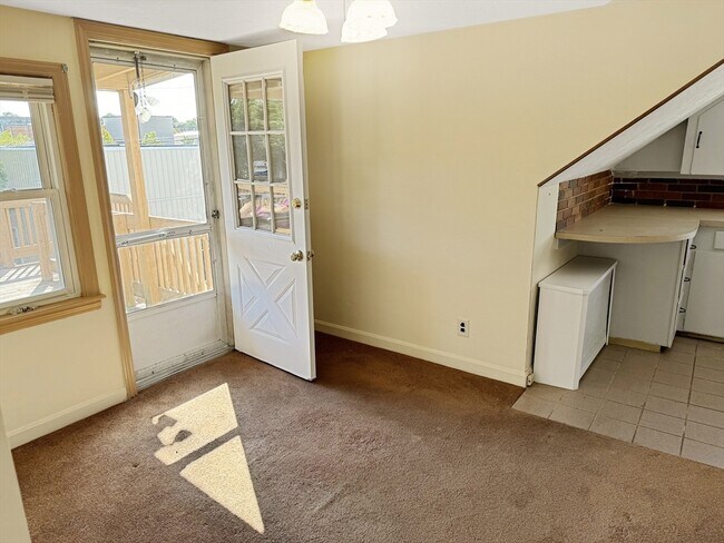 Foto del edificio - 16 Dewey Rd