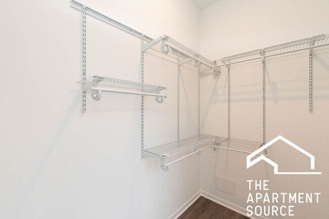 Foto del edificio - South Loop 3 bed 2 bath -- Updated Kitchen, LARGEST Floorplan in the building