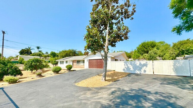 Foto del edificio - Beautifully Remodeled and Charming Country...