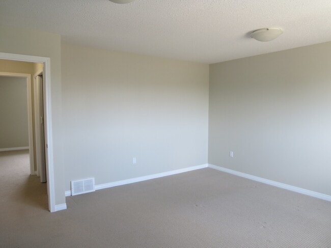 Building Photo - 5015-5053 53 St