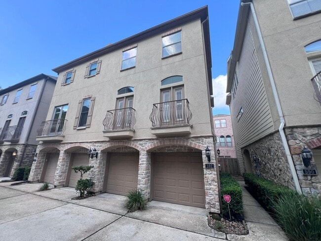 Building Photo - 592 Bomar St